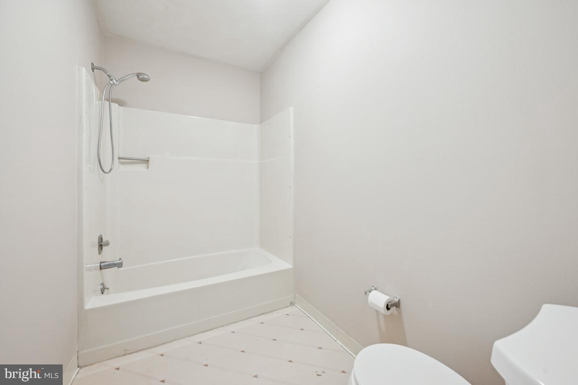 8 Tulip Court Mount Laurel, NJ 08054 - Photo 17 of 23 a bathroom with a toilet and a bathtub