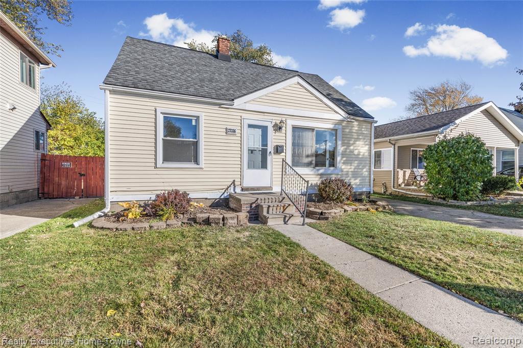 27336 Ridgewood Street Roseville, MI 48066 - Photo 1 of 24
