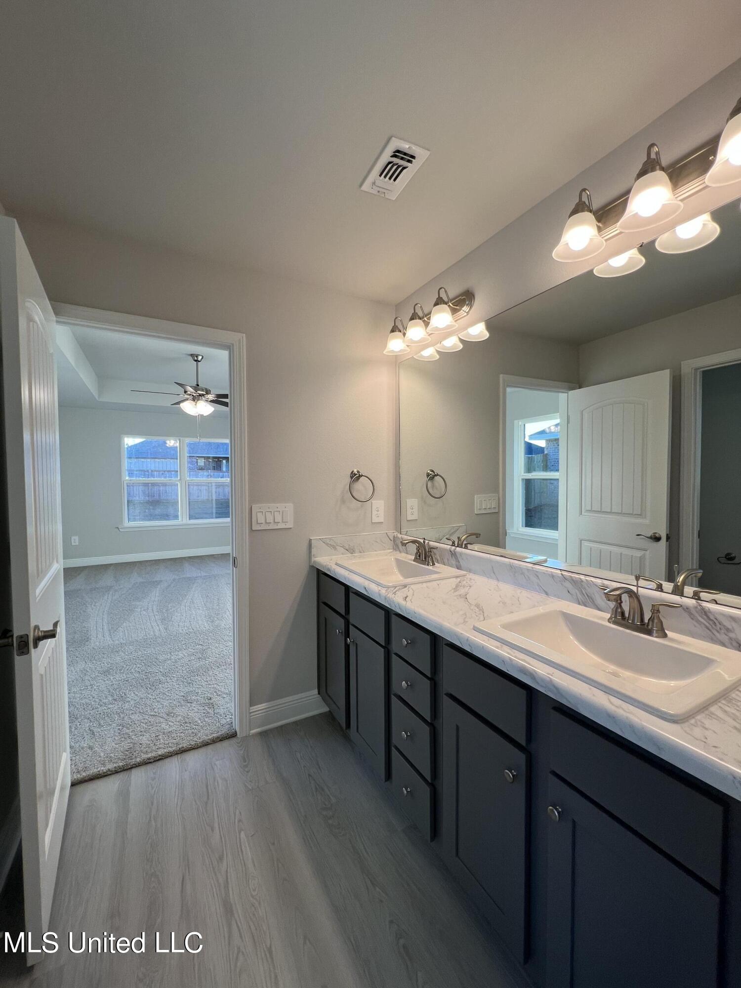 15695 Rachael Drive Gulfport, MS 39503 - Photo 14 of 30 PRIMARY BATHROOM