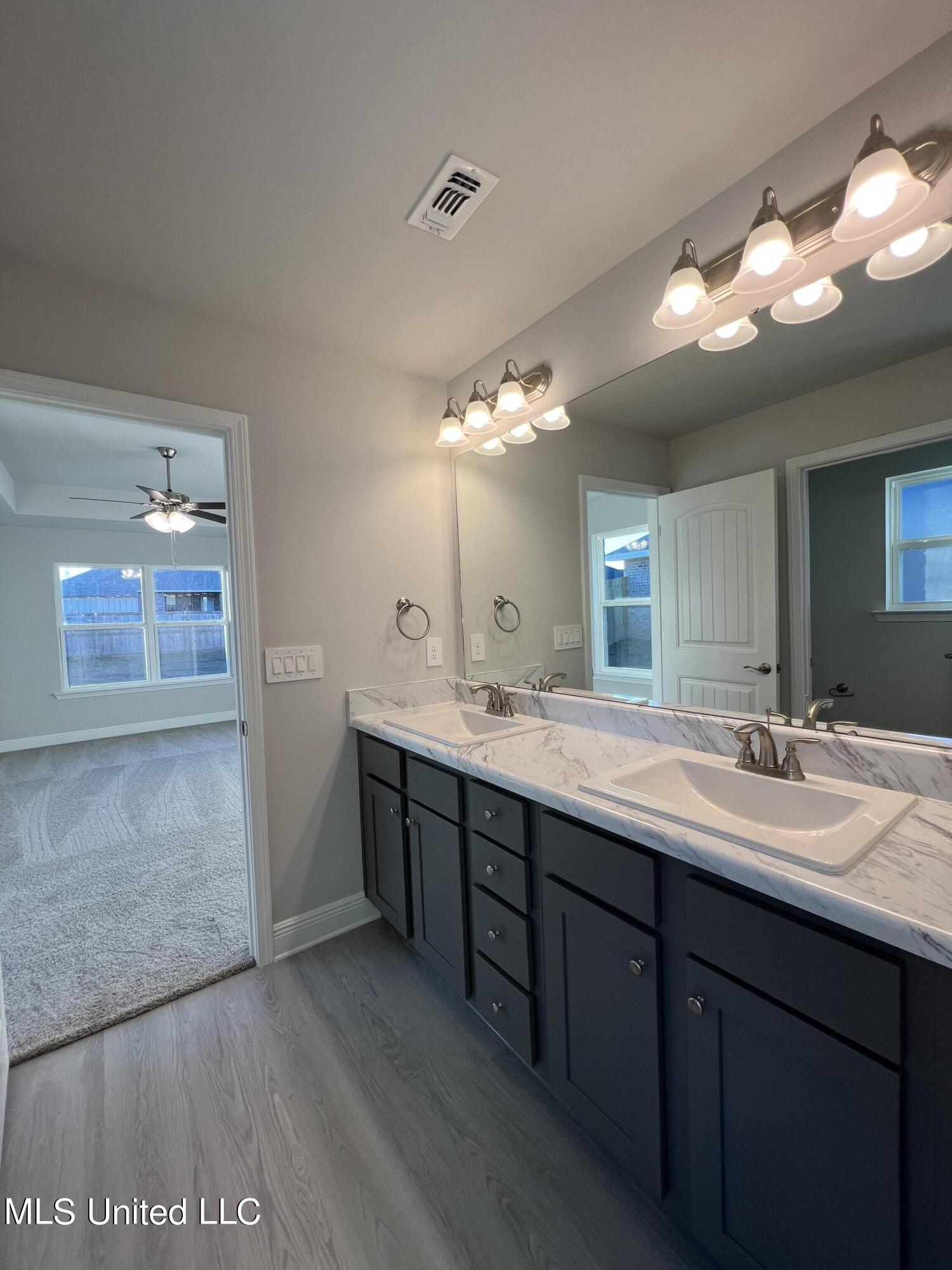 15695 Rachael Drive Gulfport, MS 39503 - Photo 15 of 30 PRIMARY BATHROOM