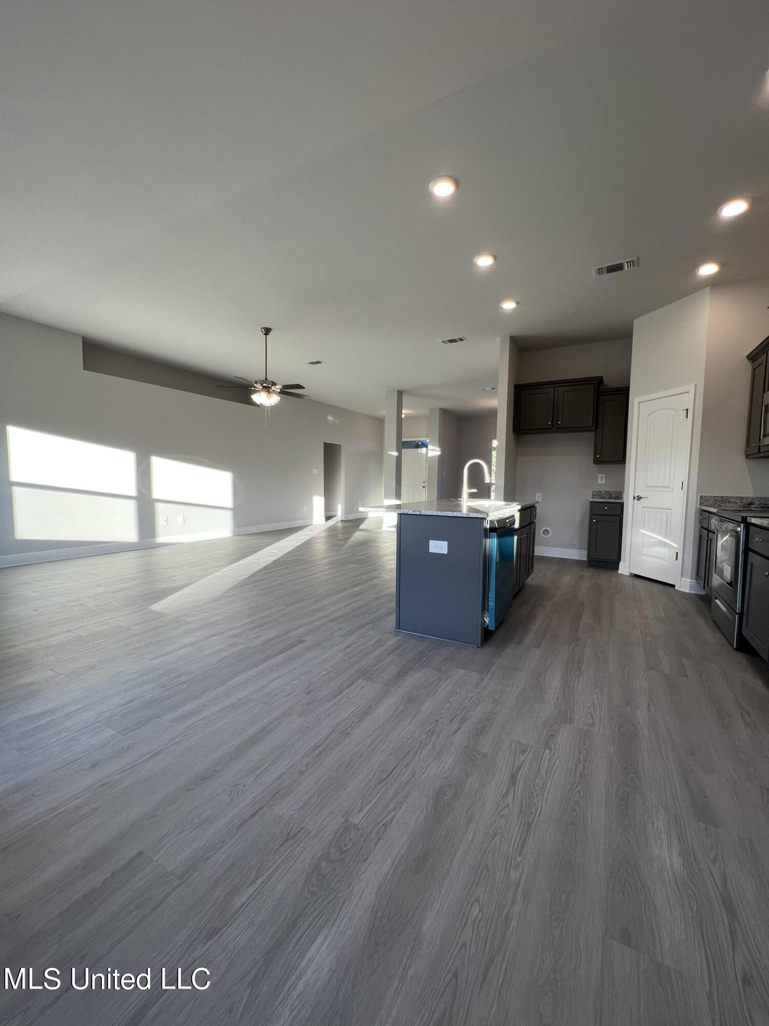 15695 Rachael Drive Gulfport, MS 39503 - Photo 23 of 30 KITCHEN