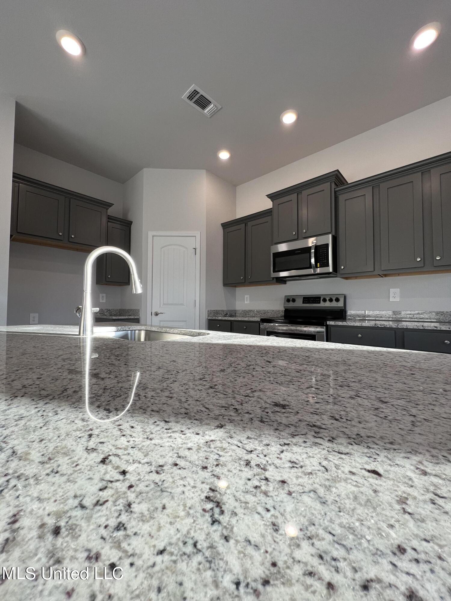 15695 Rachael Drive Gulfport, MS 39503 - Photo 26 of 30 KITCHEN