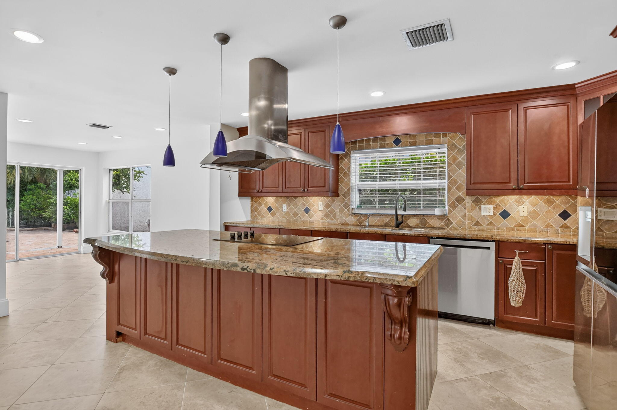 23338 La Vida Way Boca Raton, FL 33433 - Photo 10 of 52 Kitchen