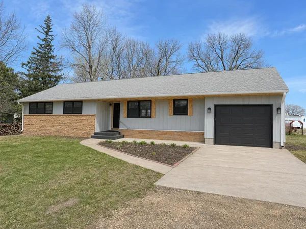 $374,900 | 1458 Lookout Drive, North Mankato, MN 56003