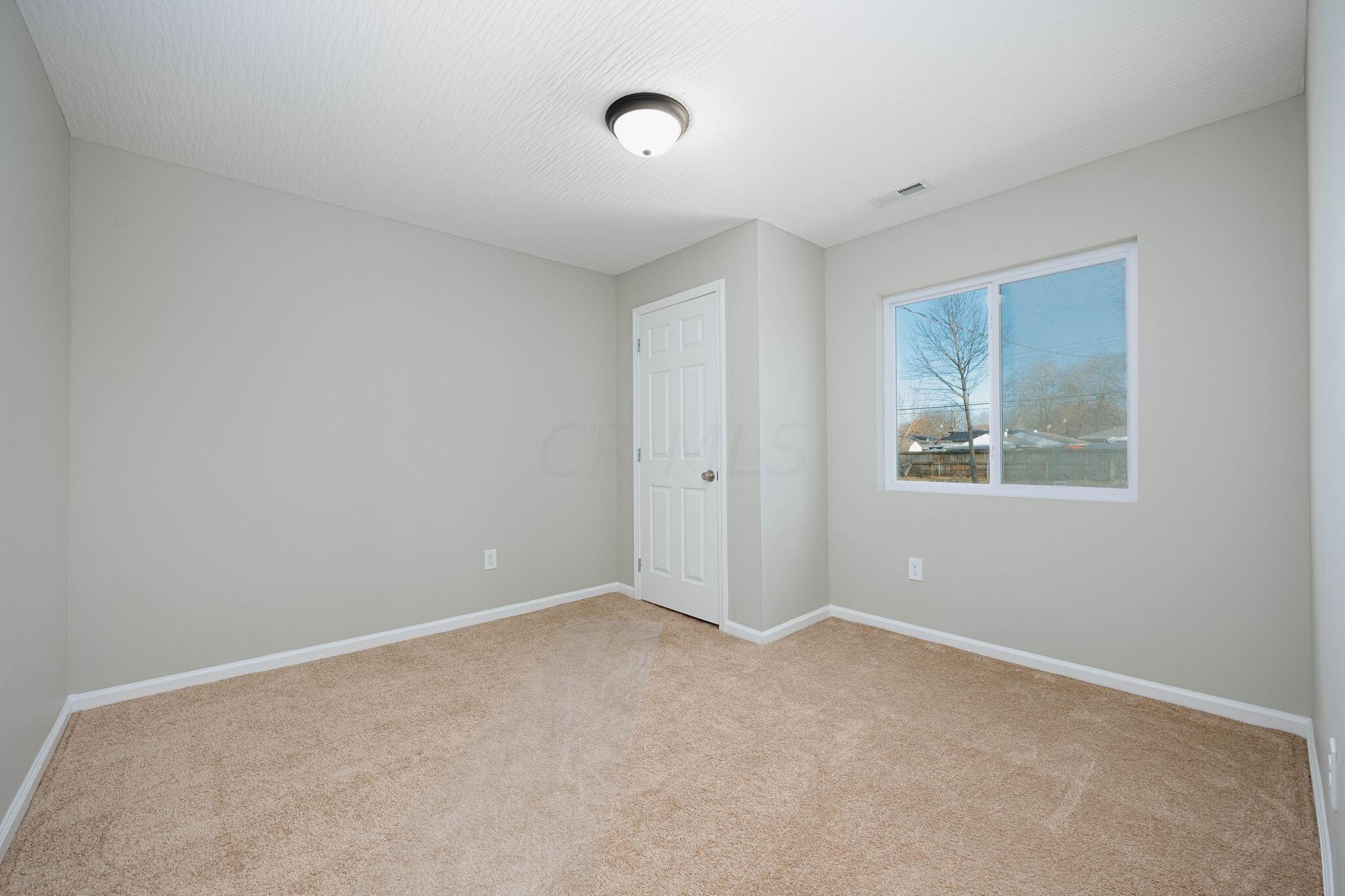 738 Stockbridge Road Columbus, OH 43207 - Photo 21 of 33 15-web-or-mls-738 Stockbridge Rd 015
