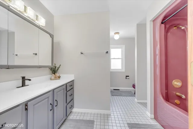 $298,500 | 314 Maple Lane, Round Lake, IL 60073