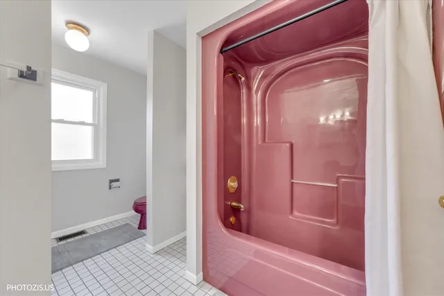 $298,500 | 314 Maple Lane, Round Lake, IL 60073