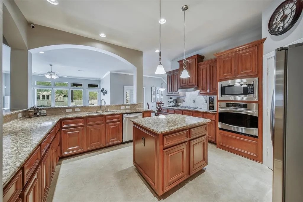 28343 Shining Creek Lane Spring, TX 77386 - Photo 13 of 39