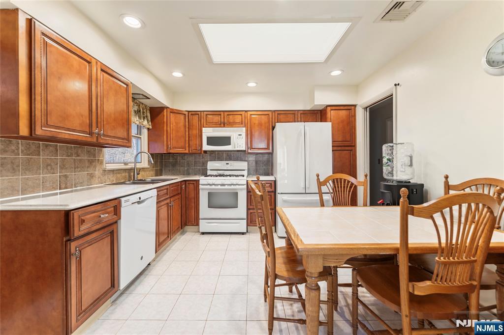 60 White Oak Road Parsippany, NJ 07054 - Photo 5 of 24