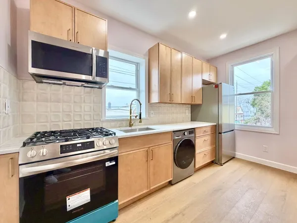 $2,600 | 130 Beach Street, Unit 2, Jersey City, NJ 07307