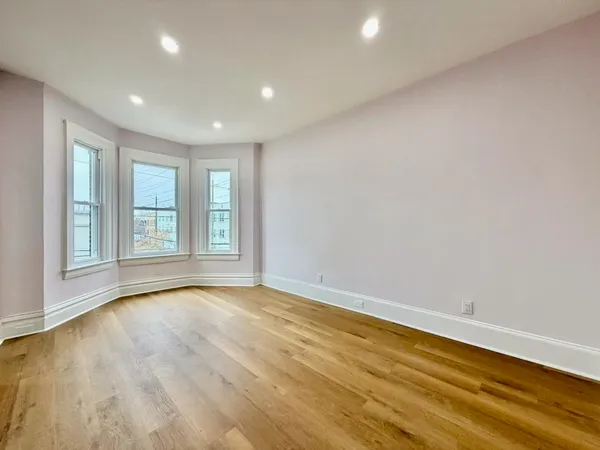 $2,600 | 130 Beach Street, Unit 2, Jersey City, NJ 07307