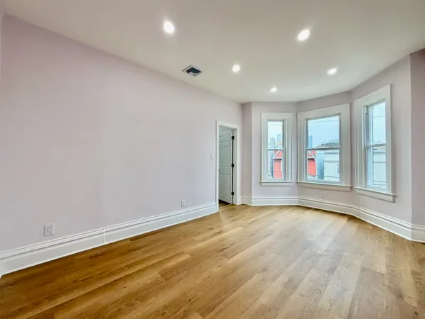 $2,600 | 130 Beach Street, Unit 2, Jersey City, NJ 07307