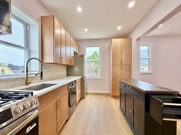 $2,600 | 130 Beach Street, Unit 2, Jersey City, NJ 07307