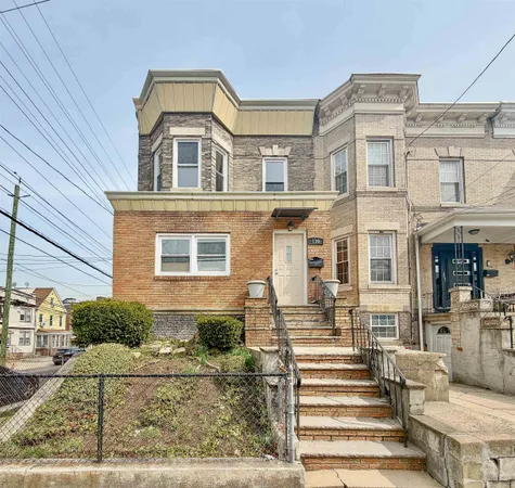 $2,600 | 130 Beach Street, Unit 2, Jersey City, NJ 07307