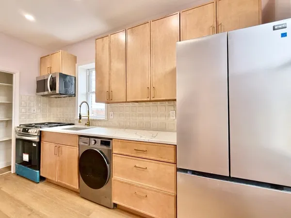 $2,600 | 130 Beach Street, Unit 2, Jersey City, NJ 07307