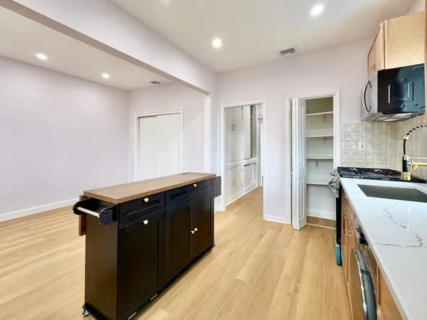 $2,600 | 130 Beach Street, Unit 2, Jersey City, NJ 07307