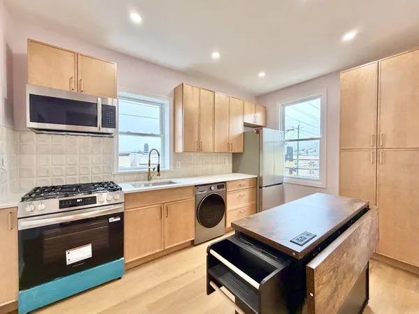 $2,600 | 130 Beach Street, Unit 2, Jersey City, NJ 07307