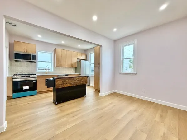 $2,600 | 130 Beach Street, Unit 2, Jersey City, NJ 07307