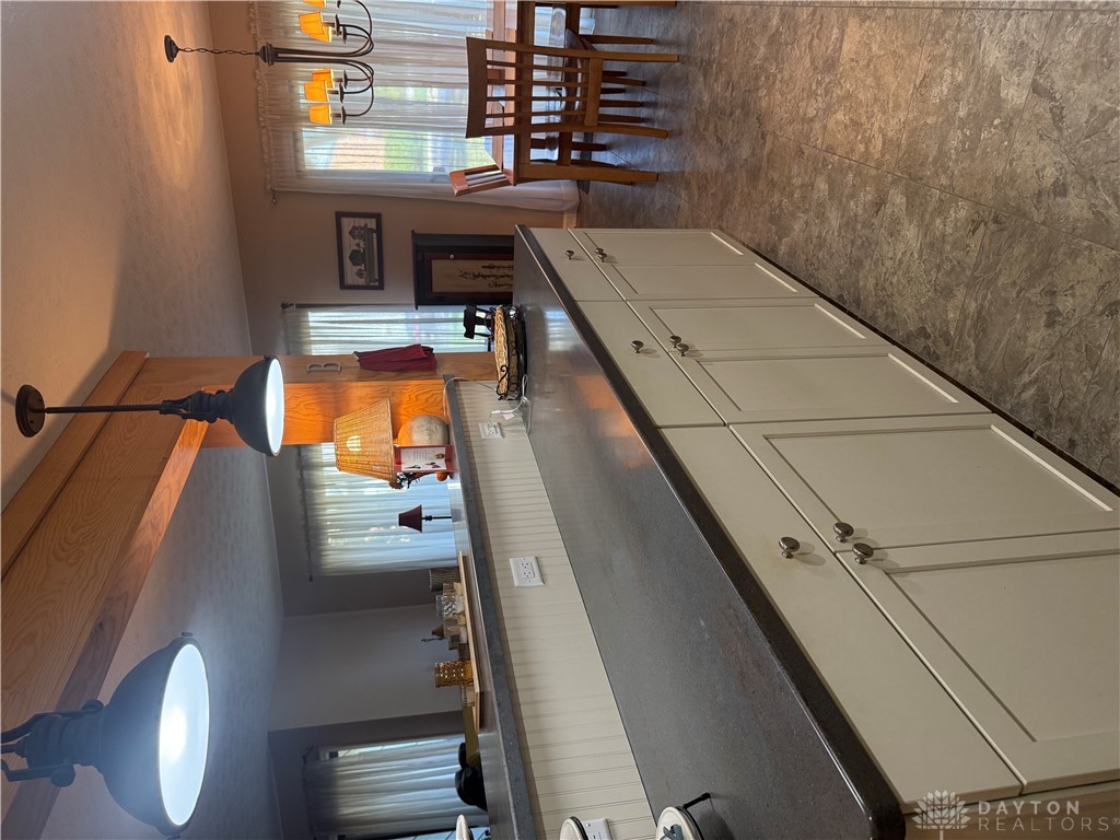 1943 Washington South Road Dayton, OH 45458 - Photo 7 of 25