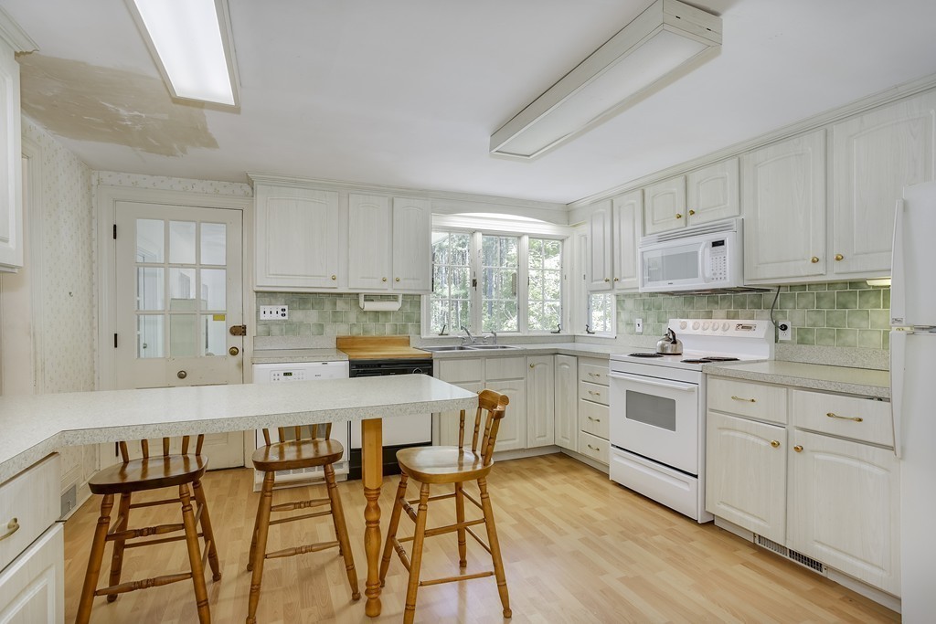 147 Sudbury Road Weston, MA 02493 - Photo 16 of 30