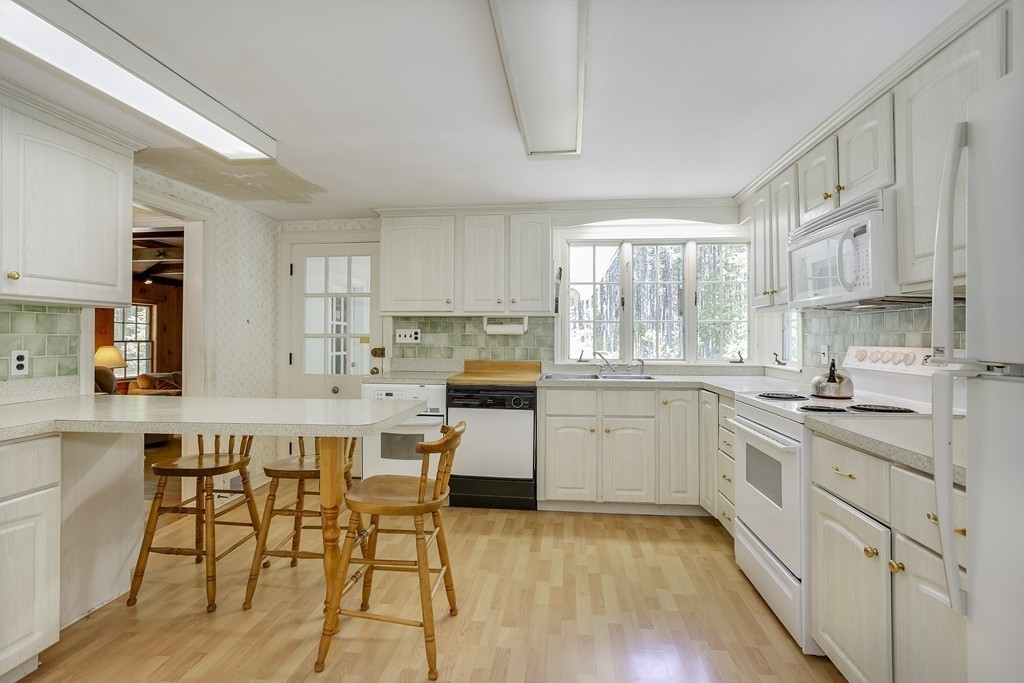 147 Sudbury Road Weston, MA 02493 - Photo 17 of 30