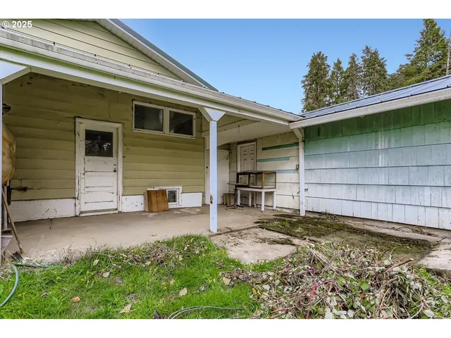 a view of a outdoor space