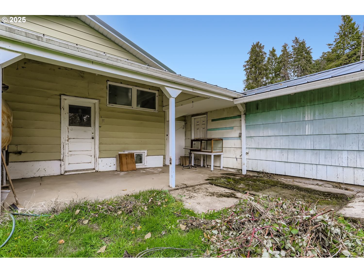 15996 South Thayer Road Oregon City, OR 97045 - Photo 22 of 25 a front view of a house with a yard
