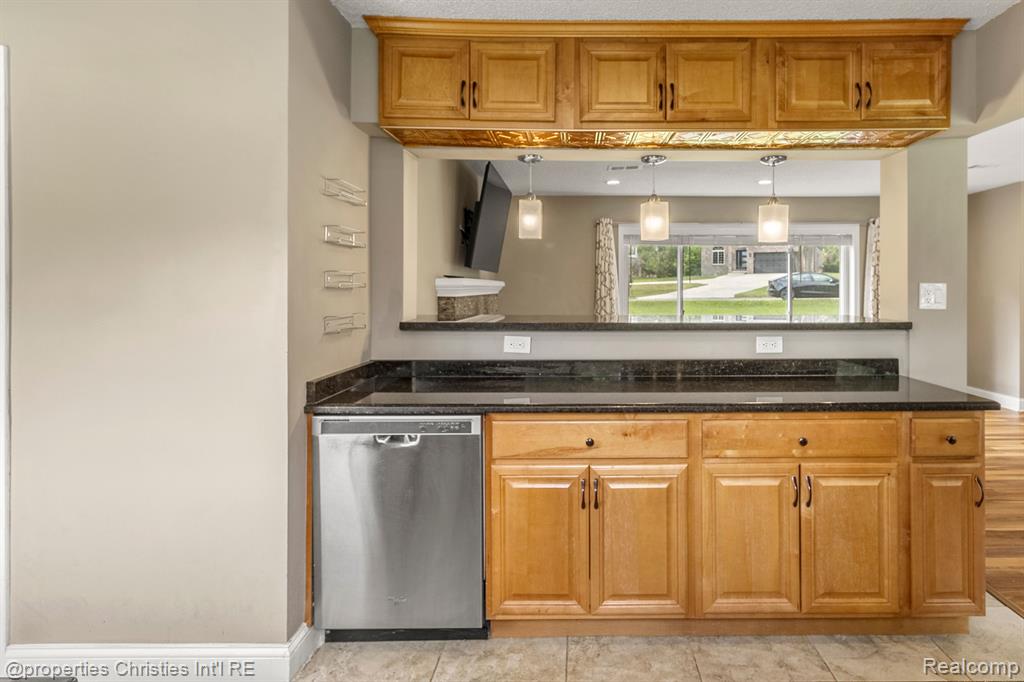 176 Barrington Road Bloomfield Hills, MI 48302 - Photo 13 of 41