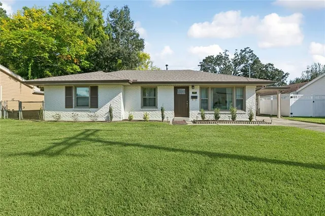 $324,900 | 137 Diane Avenue, River Ridge, LA 70123