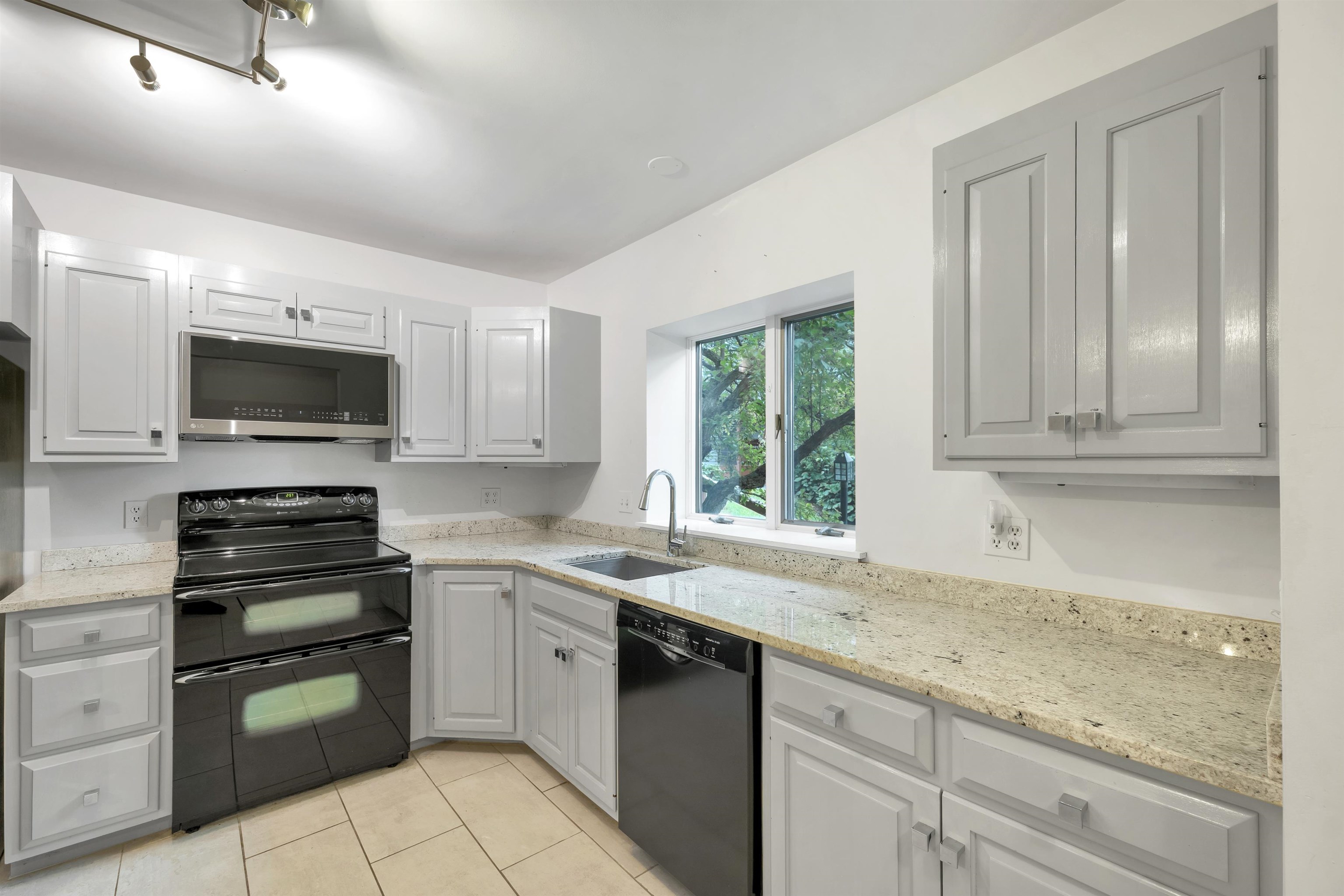 1 Wheelock Wood Hanover, NH 03755 - Photo 6 of 36