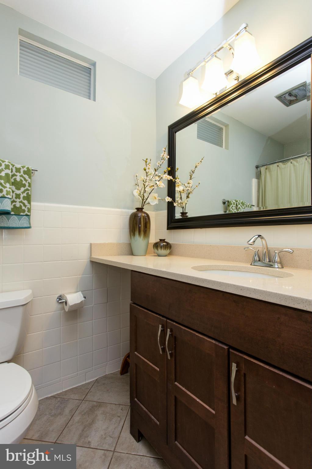 4516 Sleaford Road Annandale, VA 22003 - Photo 23 of 30 Upper Level Hall Full Bath