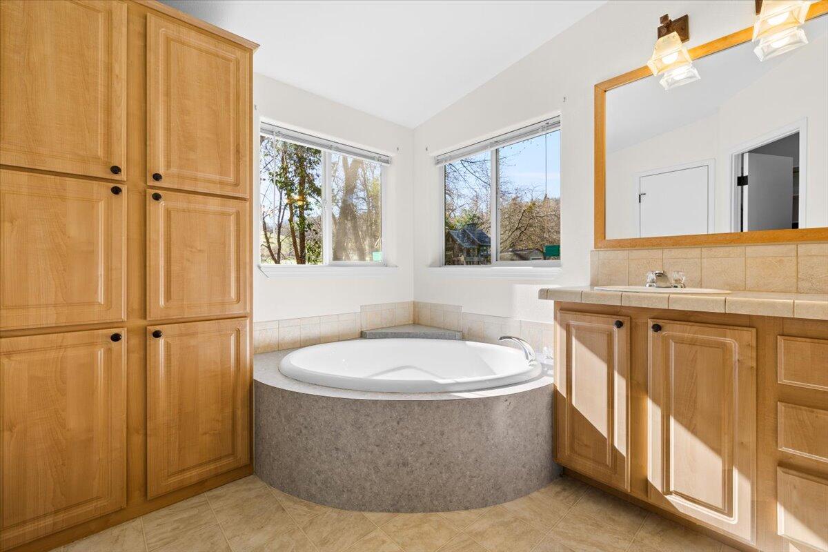 1385 Anderson Creek Road Talent, OR 97540 - Photo 19 of 31 25-CI_2762