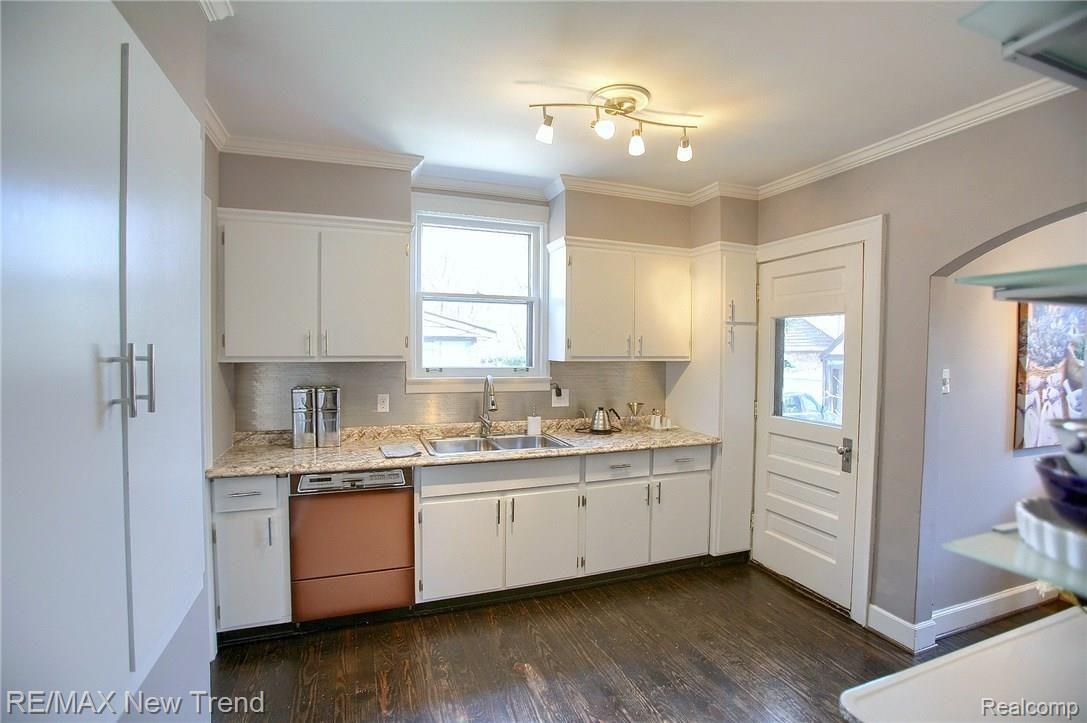 20176 Briarcliff Road Detroit, MI 48221 - Photo 9 of 31 Kitchen - Copy.jpg