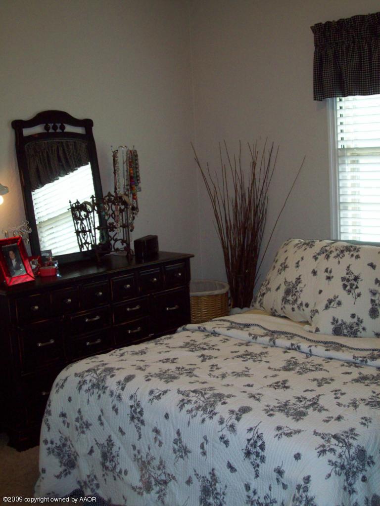 5516 Randolph Road Amarillo, TX 79106 - Photo 11 of 19 2nd bedroom