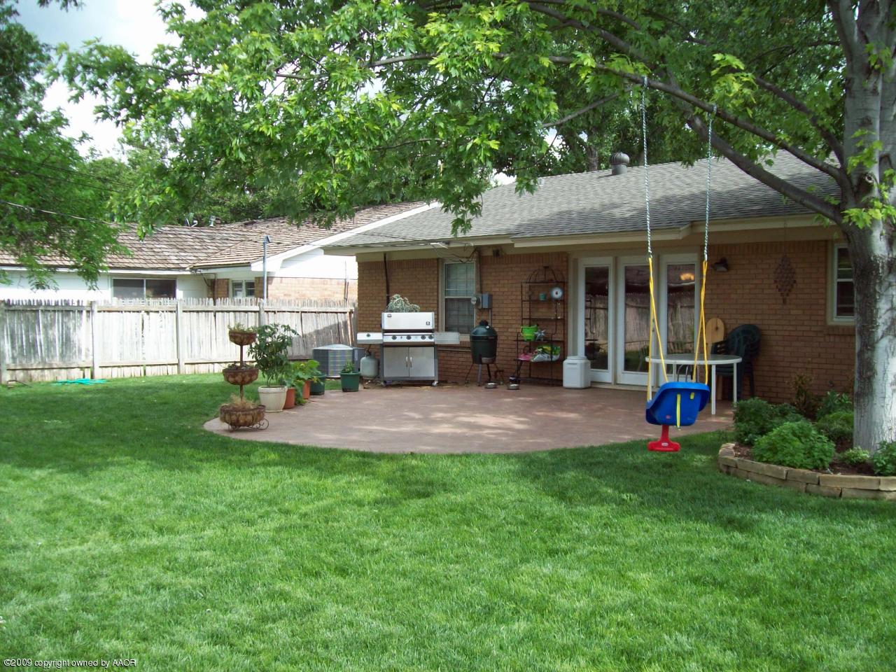 5516 Randolph Road Amarillo, TX 79106 - Photo 19 of 19 backyard