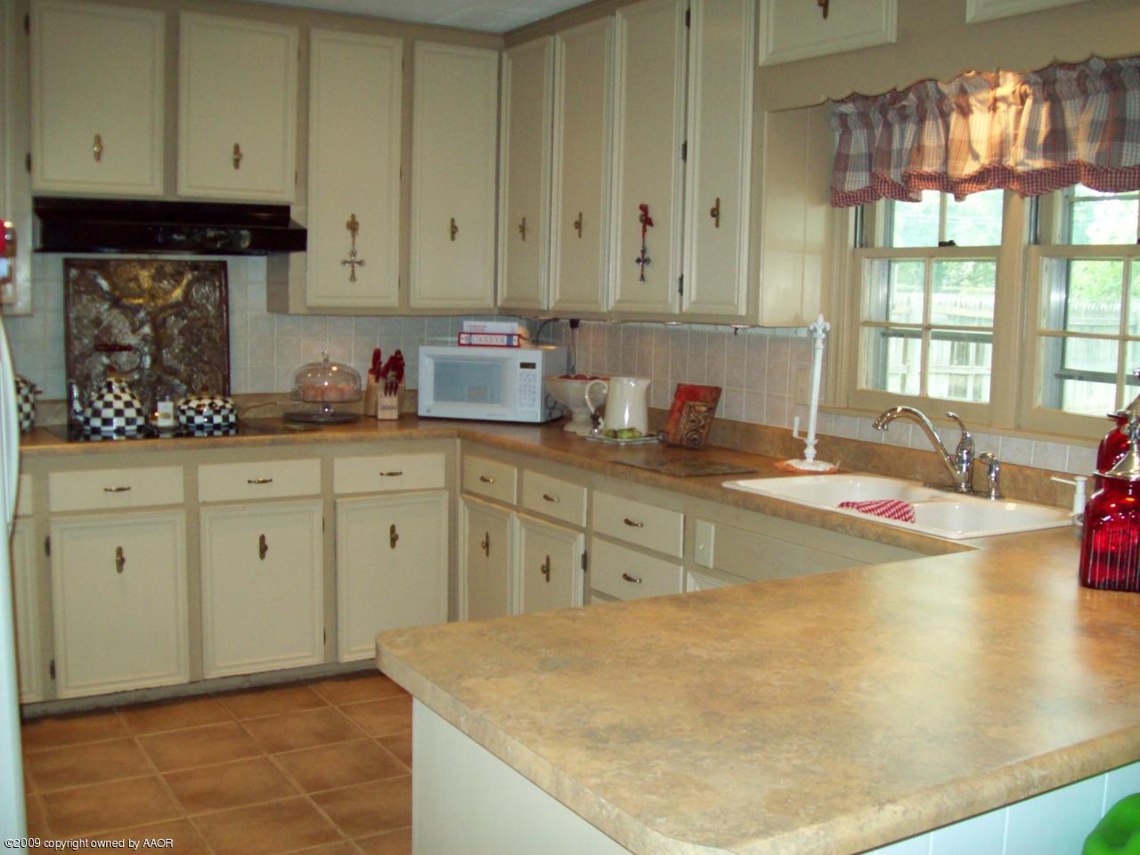 5516 Randolph Road Amarillo, TX 79106 - Photo 5 of 19 kitchen