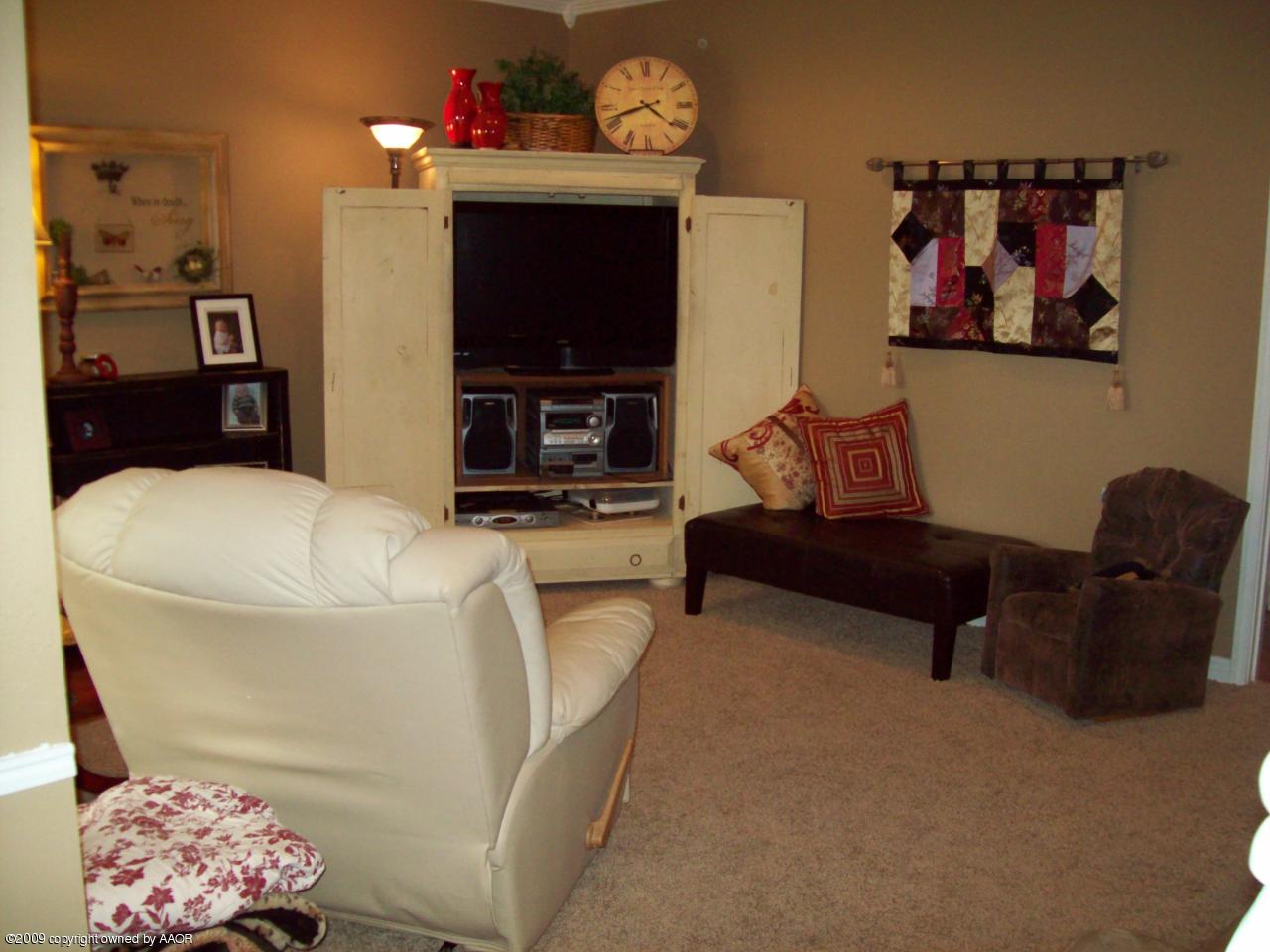 5516 Randolph Road Amarillo, TX 79106 - Photo 6 of 19 living area