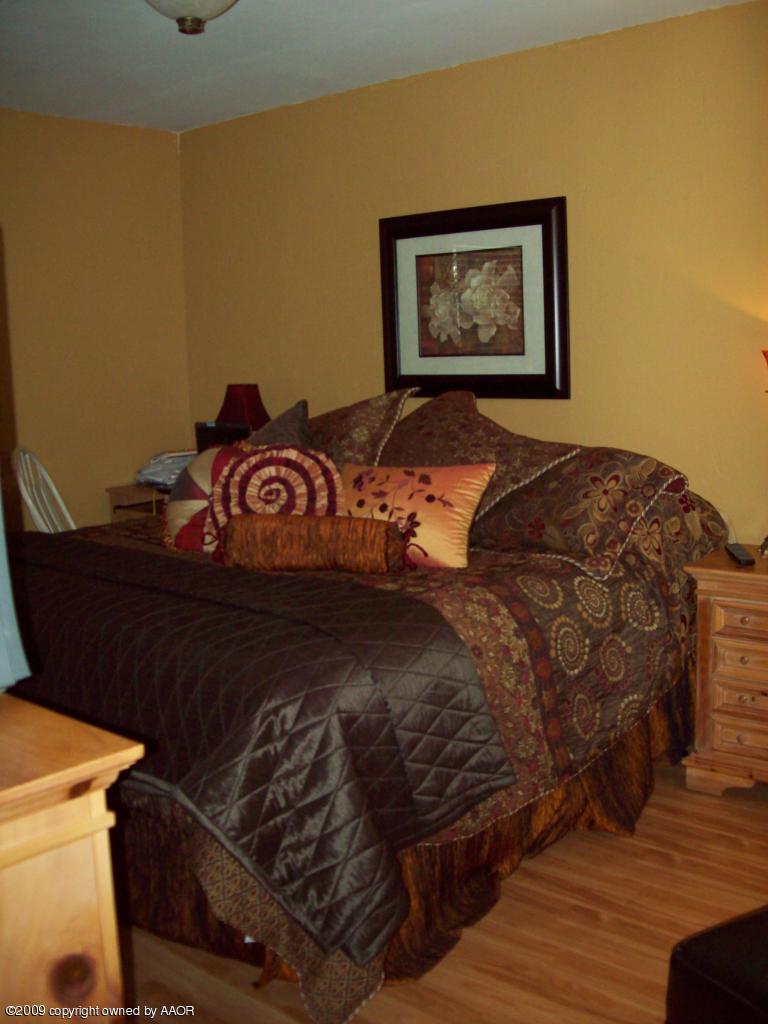 5516 Randolph Road Amarillo, TX 79106 - Photo 8 of 19 master bedroom