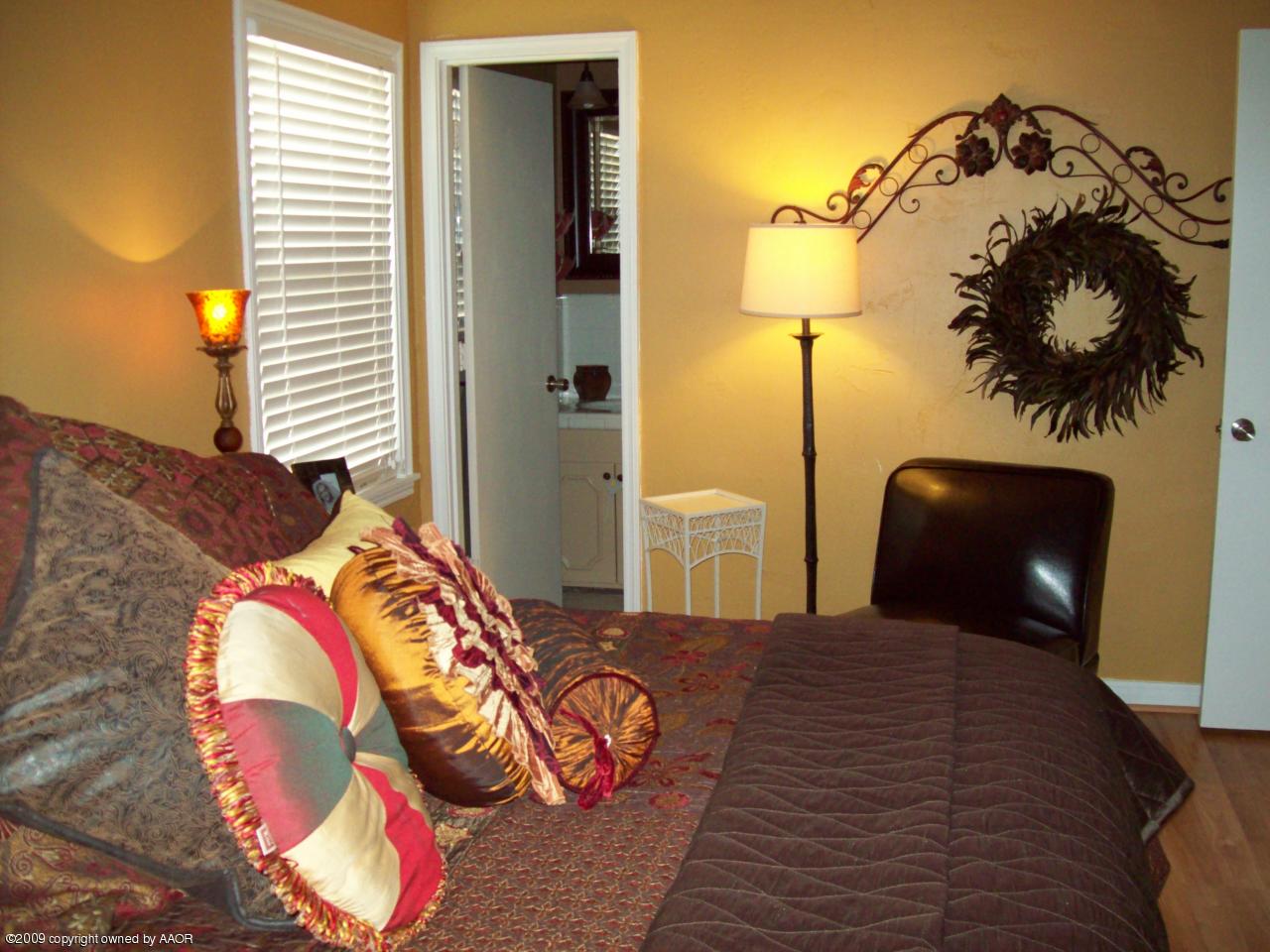 5516 Randolph Road Amarillo, TX 79106 - Photo 9 of 19 master bedroom