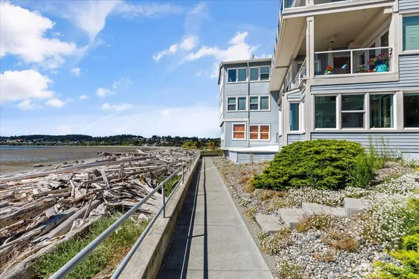 $678,000 | 651 Southeast Bayshore Drive, Unit E101, Oak Harbor, WA 98277