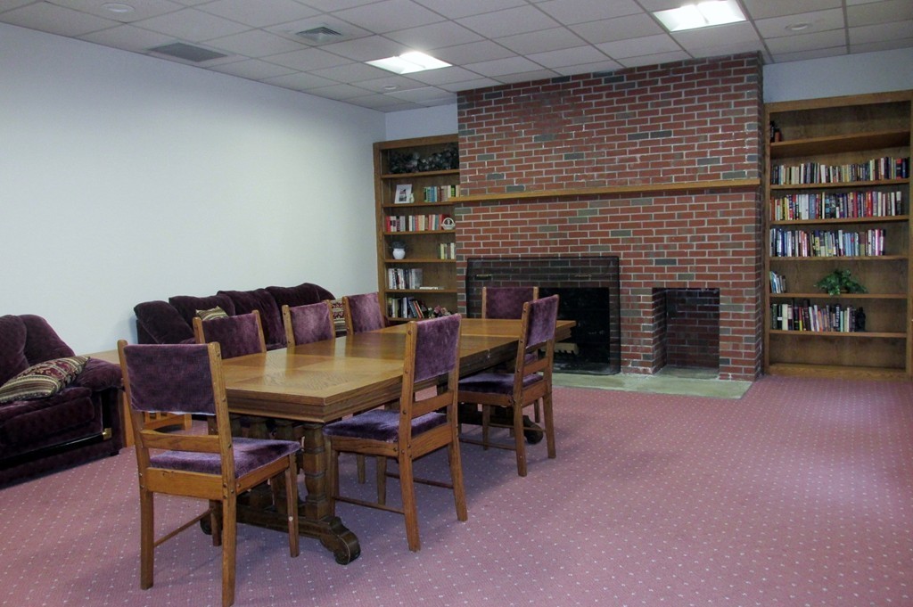 330 Sunderland Road, Unit 95 Worcester, MA 01604 - Photo 20 of 24 a dining room with furniture and a fireplace