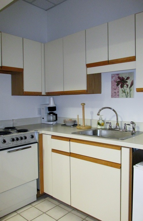 330 Sunderland Road, Unit 95 Worcester, MA 01604 - Photo 22 of 24 a kitchen with cabinets appliances a sink and a counter top