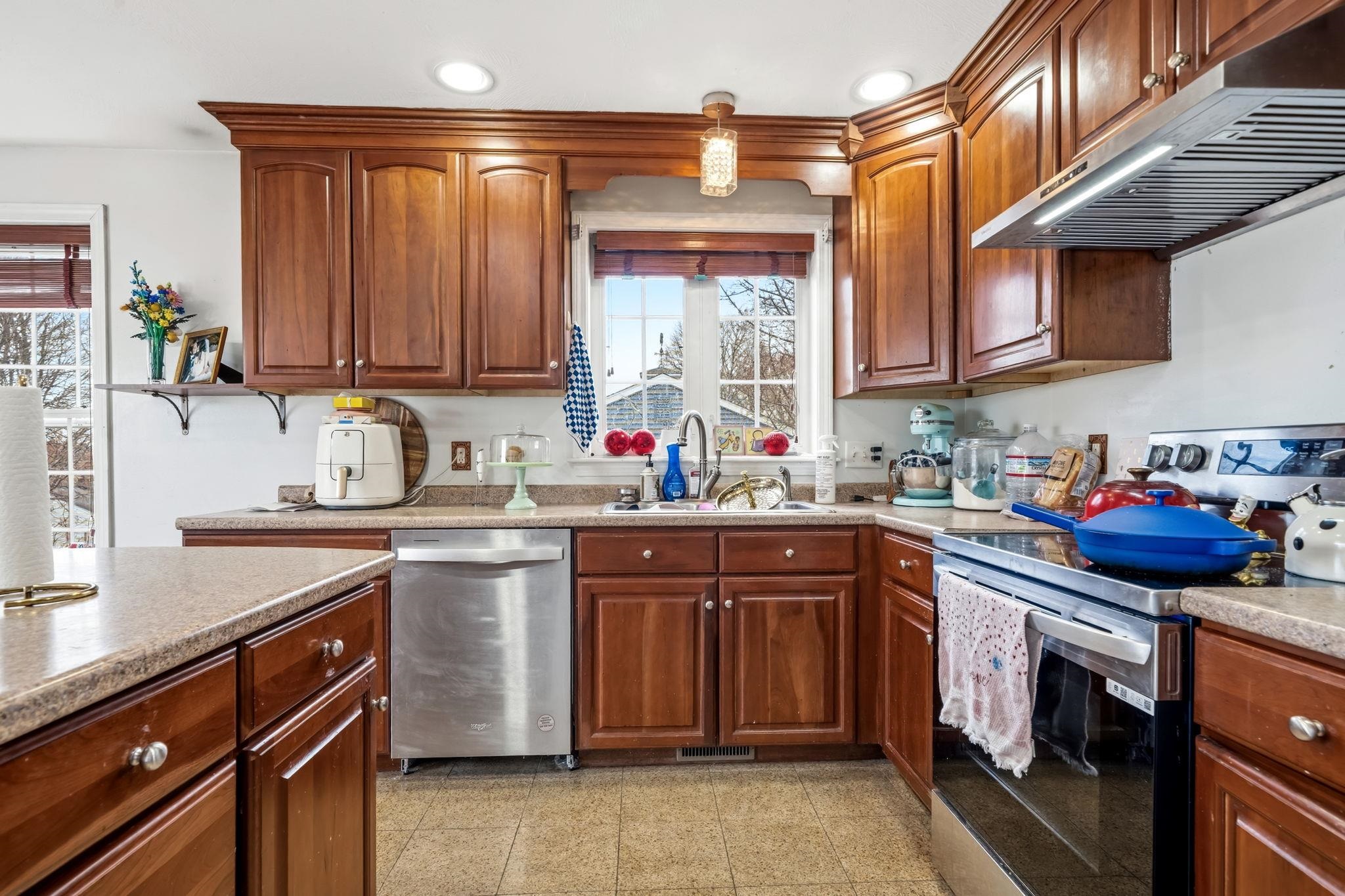 160 South Elm Street Manchester, NH 03103 - Photo 10 of 52