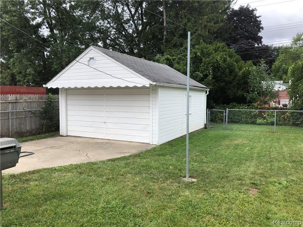 22845 Roxana Avenue Eastpointe, MI 48021 - Photo 4 of 24 Photo Sep 06, 11 21 27 AM.jpg
