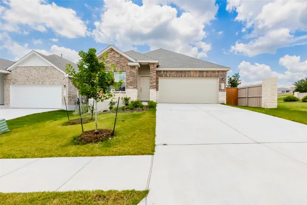 $2,400 | 202 Cibolo Crk Drive, Bastrop, TX 78602