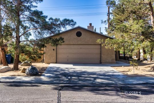 102 North Broadway Street Ridgecrest, CA 93555 - Photo 2 of 36