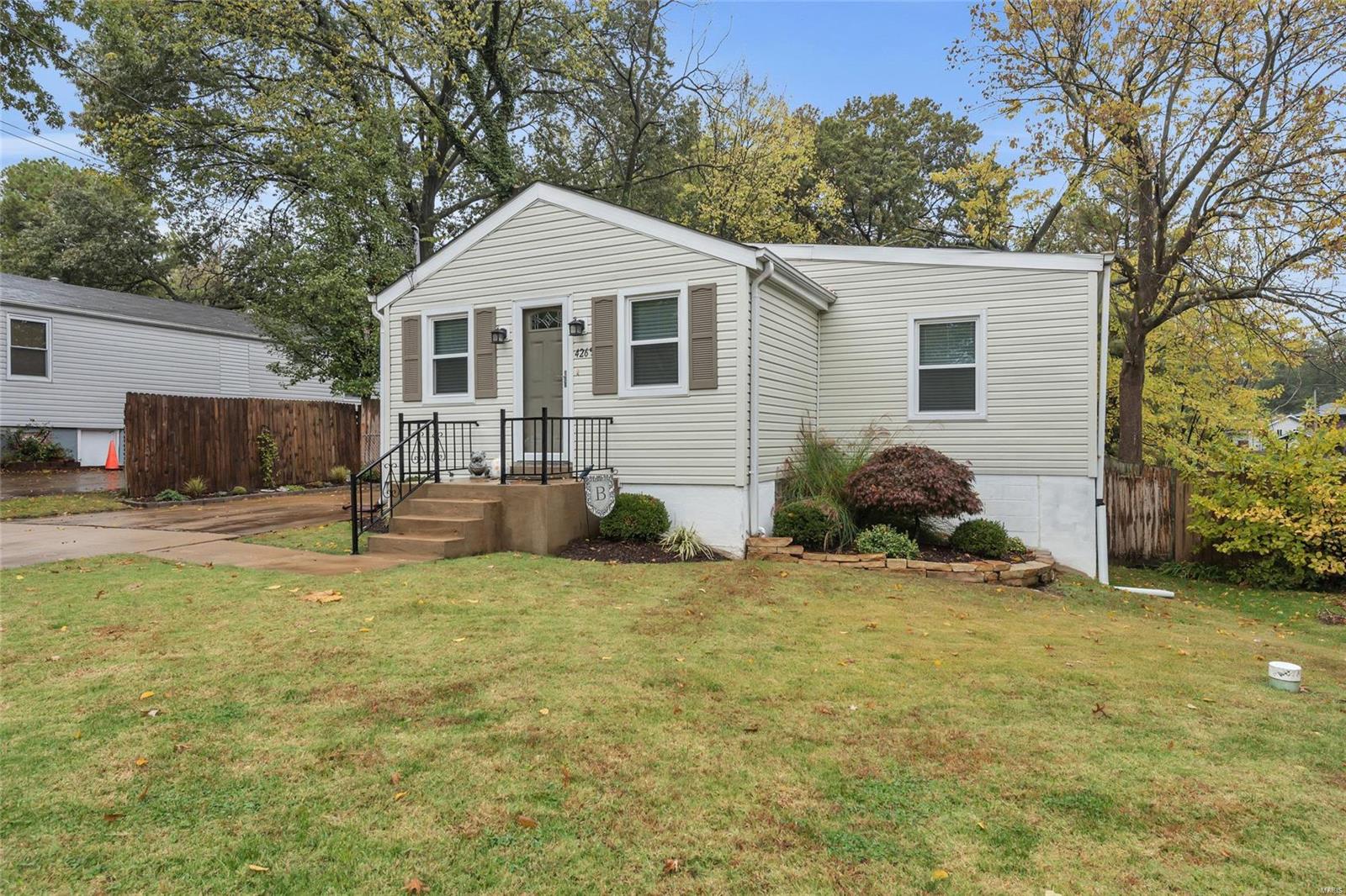 4265 Ringer Road St. Louis, MO 63129 - Photo 2 of 15 Gallery Image 2