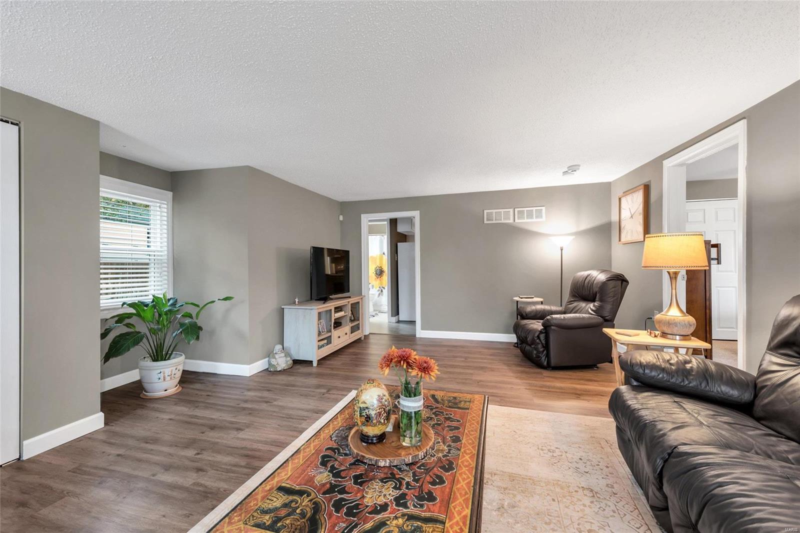 4265 Ringer Road St. Louis, MO 63129 - Photo 4 of 15 Gallery Image 4