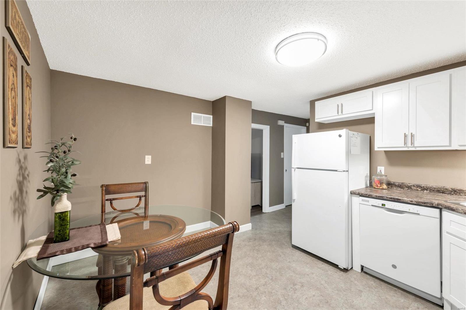 4265 Ringer Road St. Louis, MO 63129 - Photo 6 of 15 Gallery Image 6