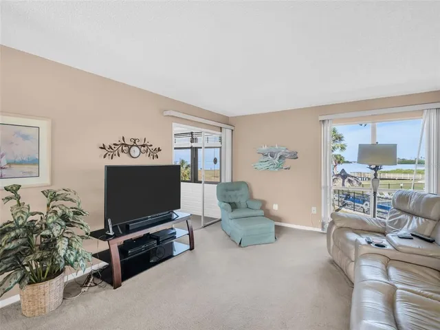 $2,800 | 656 Windrush Bay Drive, Unit 656, Tarpon Springs, FL 34689